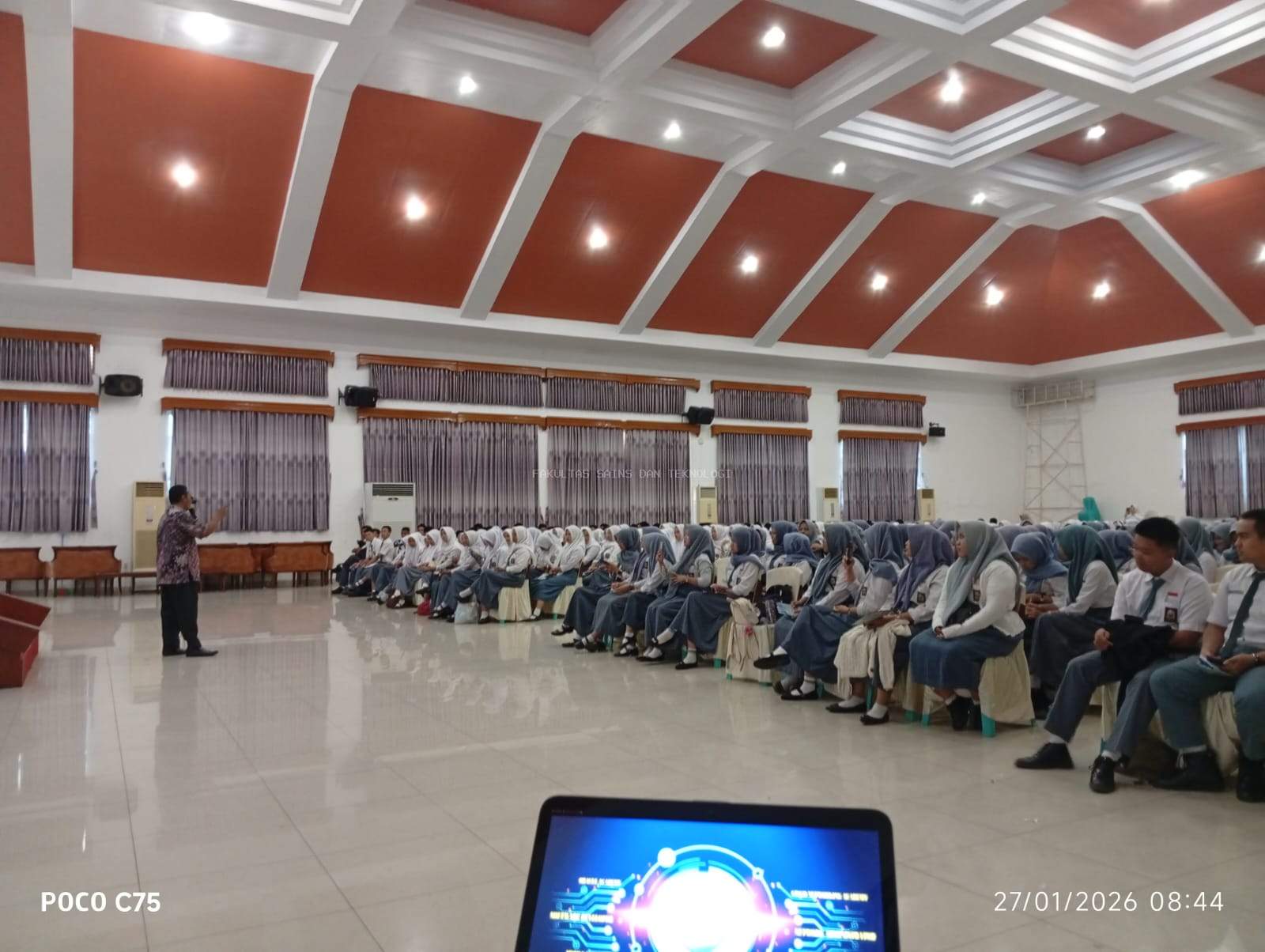 Fakultas Sains dan Teknologi (FST) Universitas PGRI Silampari (UNPARI) turut ambil bagian dalam memeriahkan kegiatan UNPARI Fest yang mengusung tema “Gen Z Goes to Campus”